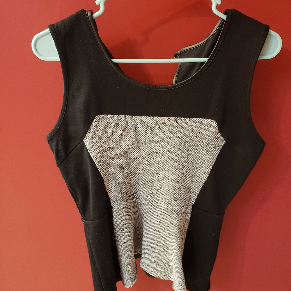 Maurices Sleeveless Blouse, Size Medium
